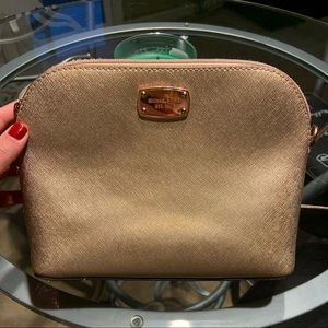 ROSE GOLD MICHEAL KORS CROSSBODY BAG